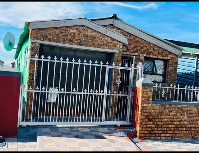 2 BEDROOM HOUSE FOR SALE IN MANDELA PARK